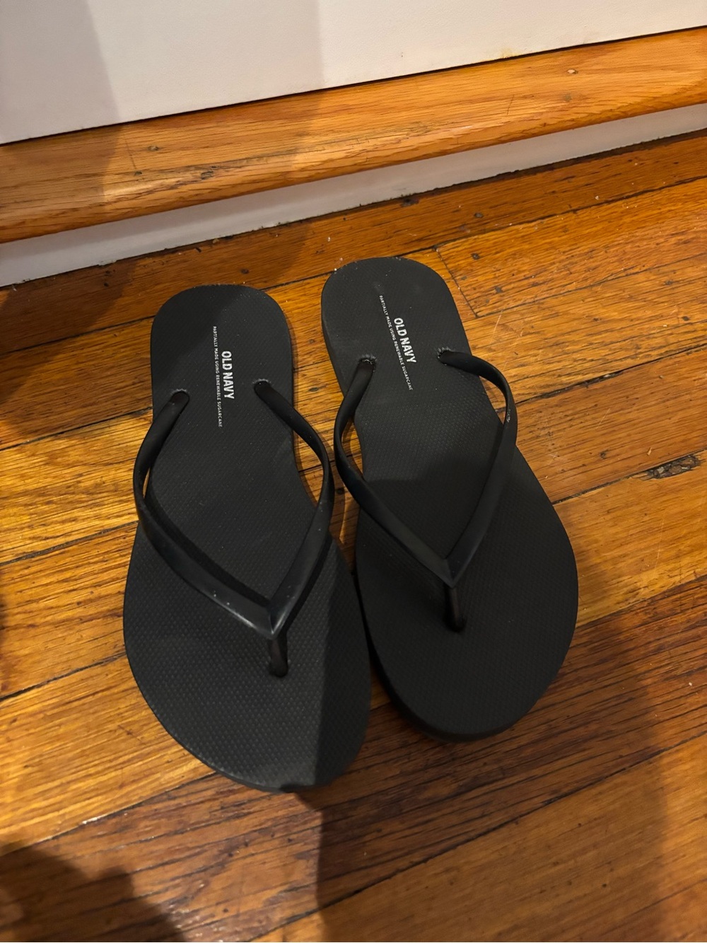 Old Navy Black Flip Flop Sandals *Lightly used Size 7